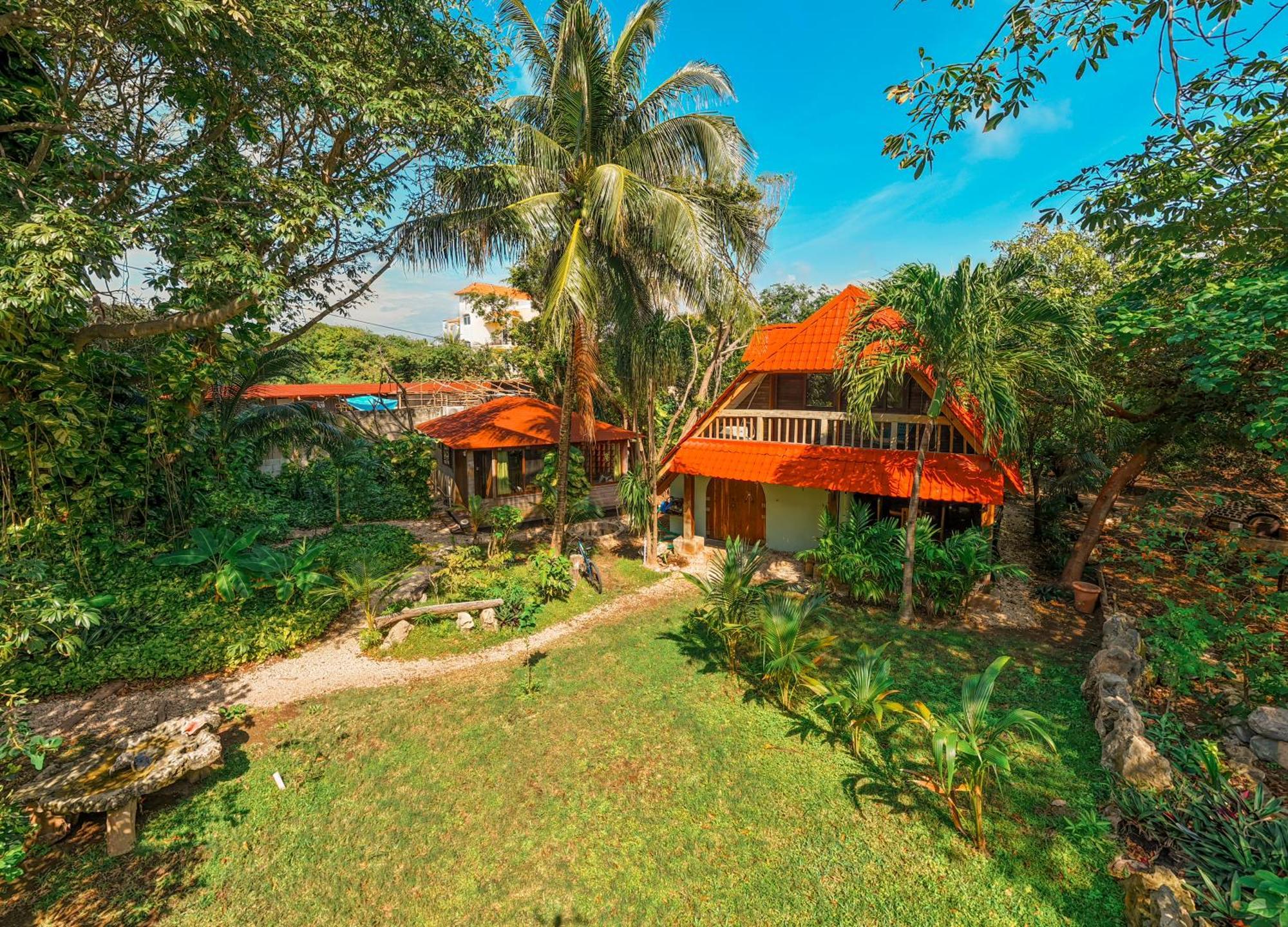 Cabana Chechen, Wooden Chalet In Tropical Garden Isla Mujeres Bagian luar foto